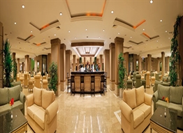 Rezeption & Lobby 8